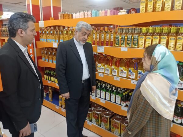 در پی گزارش‌های مردمی و رسانه‌ای، انجام شد؛  بازدید میدانی سرپرست فرمانداری رشت از فروشگاه‌های عرضه کالاهای اساسی