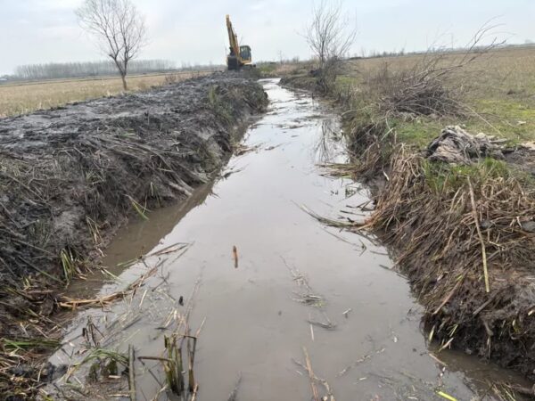 مدیر منابع آب منطقه مرکزی گیلان خبر داد:  تاکنون ۹۷ کیلومتر از مجاری آبی دارای اولویت در شهرستان رشت لایروبی شده اند