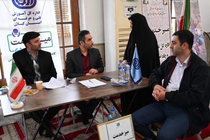 برگزاری میز ارتباطات مردمی به مناسبت هفته کار و کارگر