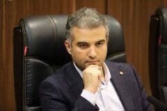 رضویان: فروش غیرقانونی پیاده‌راه و بازار توسط دلالان برای دستفروشی / لزوم تغییر کاربری پیاده‌راه به فضایی فرهنگی و هنری