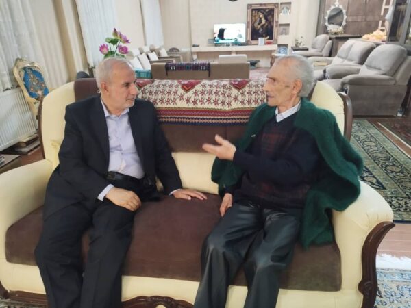 * نماینده رشت در مجلس به دیدار معلم بازنشسته خود رفت*