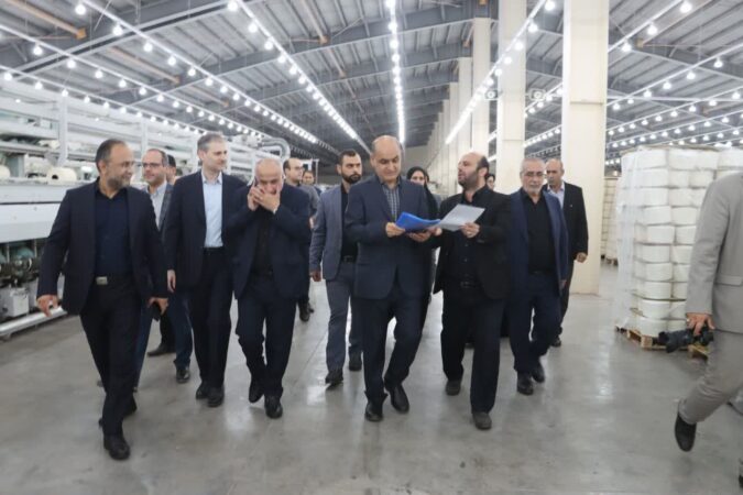 استاندار در بازدید از واحد تولیدی نساجی گیلان: با حمایت‌های دولت، چرخ ریسندگی در گیلان دوباره به حرکت در می آید.