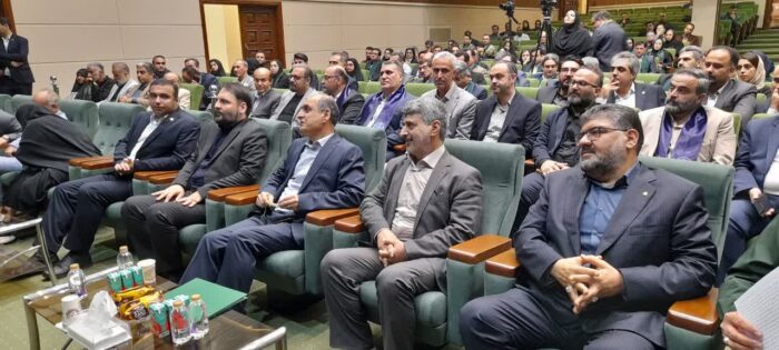 دستگاه قضایی به کمک وکلا و کارشناسان رسمی در راستای اعتماد سازی و کسب رضایت مردم تلاش کند.
