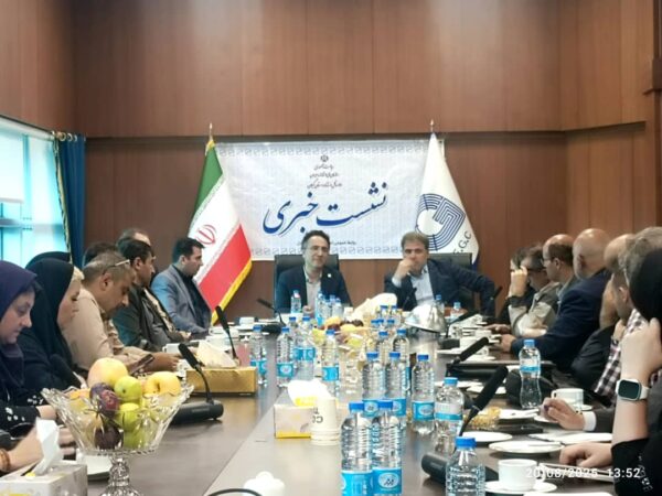با حضور پرشور خبرنگاران و اصحاب رسانه؛ پروانه استاندارد به “مجتمع فولاد گیلان” اعطا شد