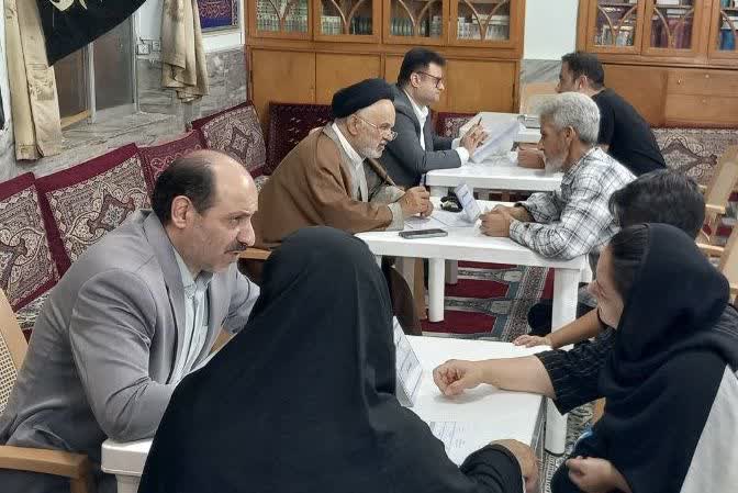 حضور جمعی از اعضای شورای قضایی استان در مساجد شهر رشت در راستای پاسخگویی به سوالات و مشکلات مردم