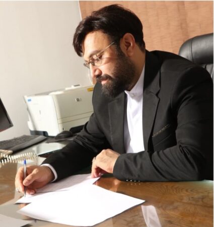 برف آمد، برق رفت، درس ماند: ویرانی زیرساخت، مرهم درد مردم نیست  وقتی چراغ‌ها خاموش می‌شود: درس همدلی در آزمون برف و تاریکی/ شهر موجود زنده‌ای است که نفسش در گرو امنیت و خدمات روزمره است