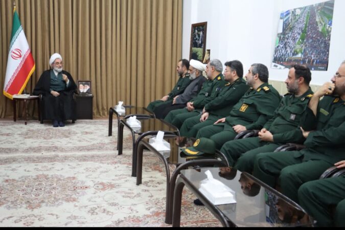 در دیدار فرمانده سپاه قدس گیلان با نماینده ولی فقیه در گیلان مطرح شد ؛     بیعت با رهبری و وحدت ملت ایران در برابر دشمنان ضروری است